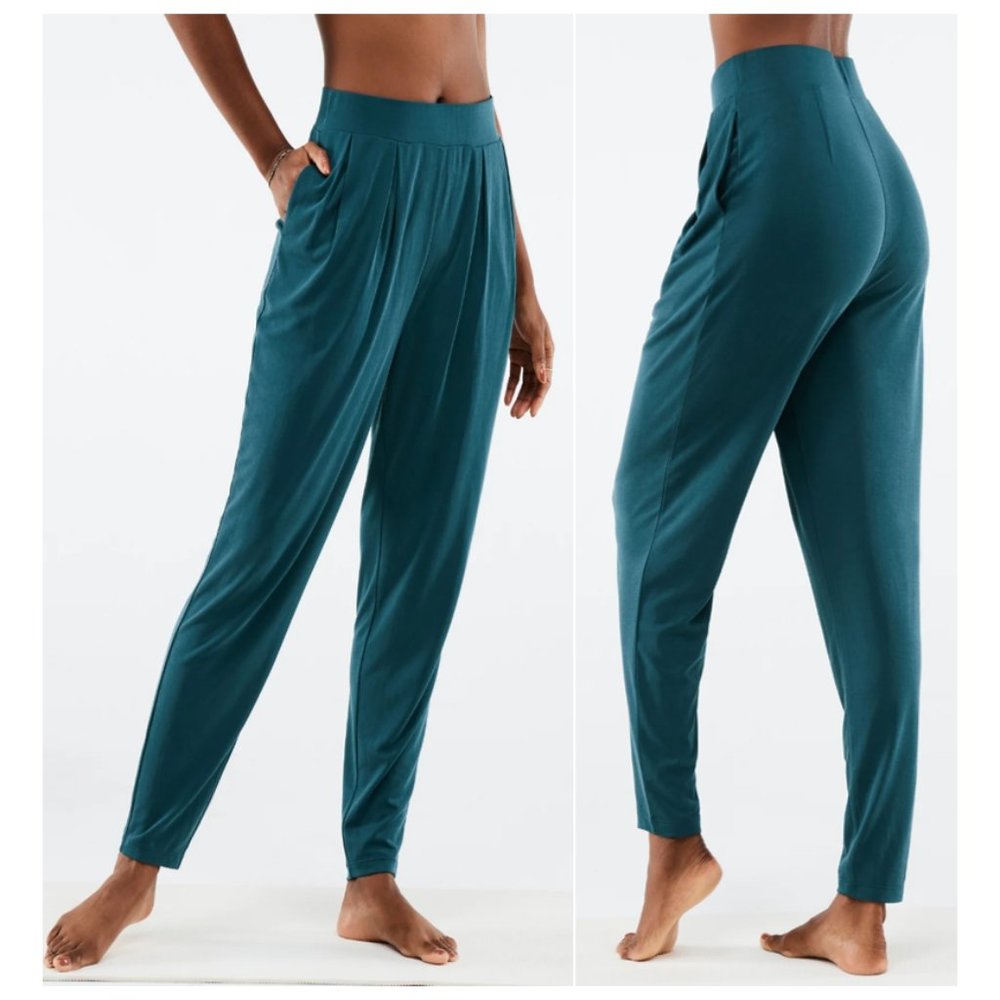 Fabletics Sleek Knit 'Elliana' High-waisted Tapered Pant